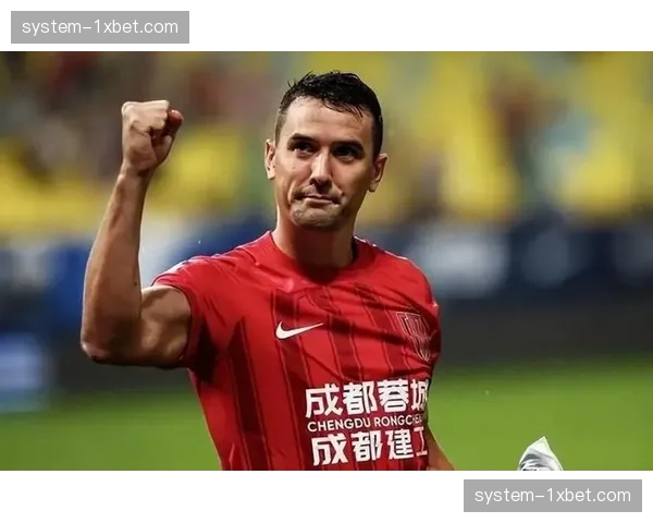 深圳队五后卫阵型实现攻防平衡，周定洋指挥区域联动破解密集赛程
